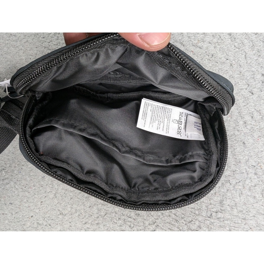 GAP Crossbody Belt Bag Womens Small Black Adjustable Strap Zip Fanny Pack Travel - Picture 3 of 9